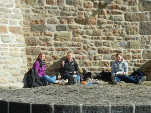 Frokost ved muren St. Michel (ved lavvande)