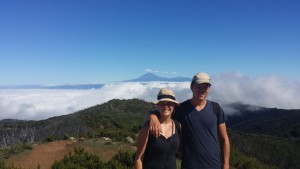 Martin og Terese på toppen af La Gomera med udsigt til Teide på Tenerife
